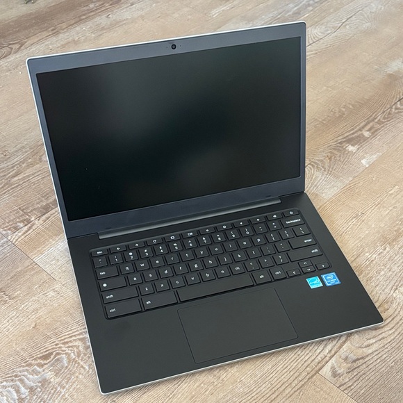 Samsung Other - Samsung Silver and Black Laptop